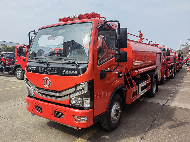 東風 4.5 噸消防灑水車