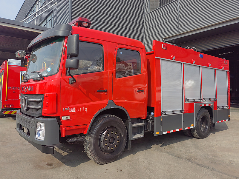 東風145泡沫消防車